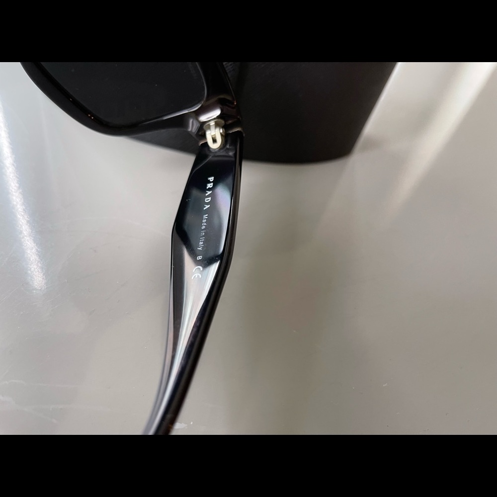 Prada sunglasses - Picture 5 of 10